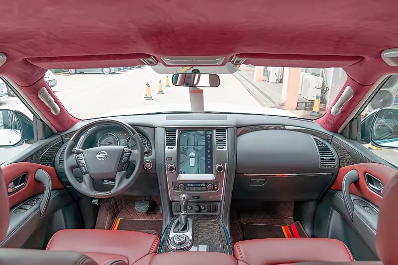 日产途乐这二手价，现在崩得让车商都头皮发麻。我上周末在二手车市场，亲眼看见车