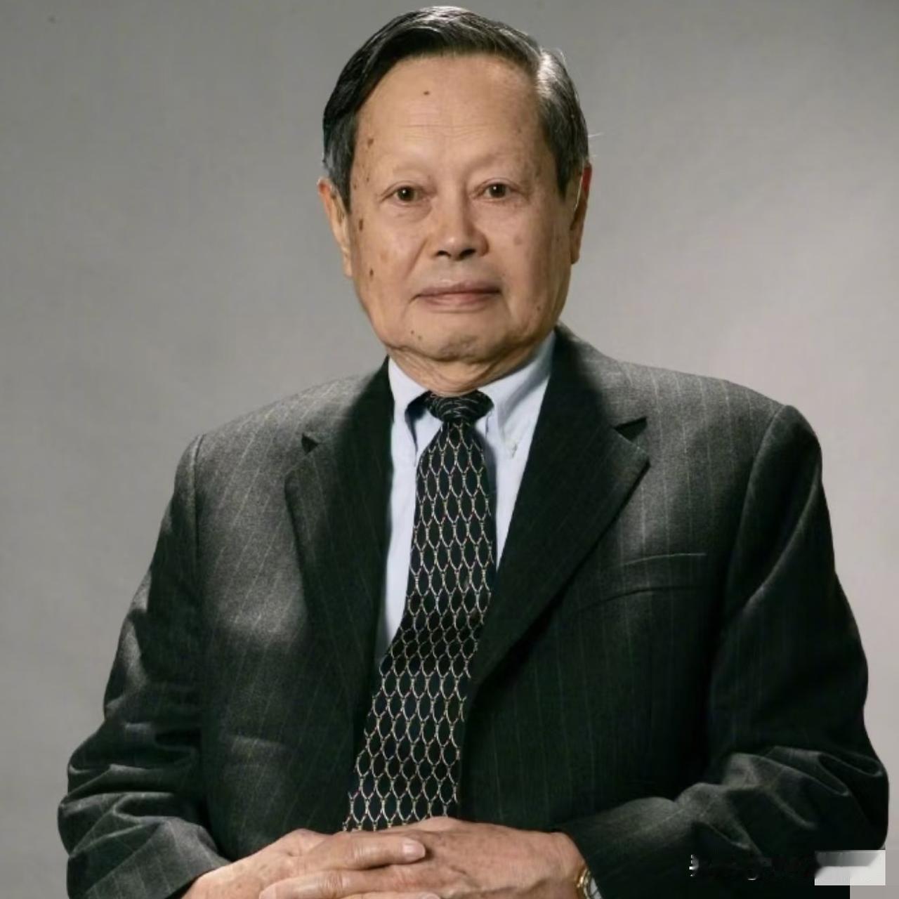 杨老这次可以昂着头去见父亲了。杨振宁生前说过，父亲曾三次亲自去日内瓦劝他