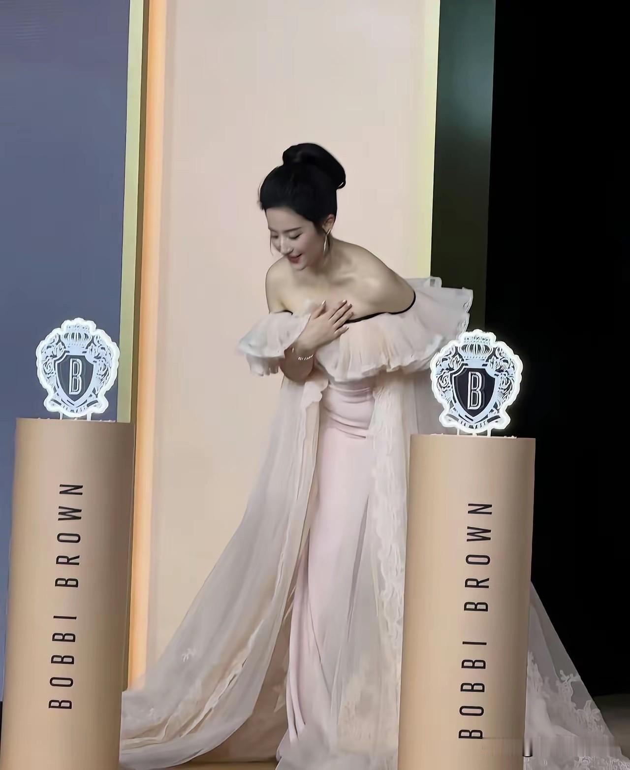 这才是真正的女神，也不知道普通人怎么才能娶到她啊！