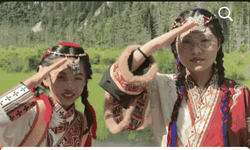 世事无常大肠包小肠。事情发生在川西，坠崖的几人关系也是水落石出。据悉车内乘坐