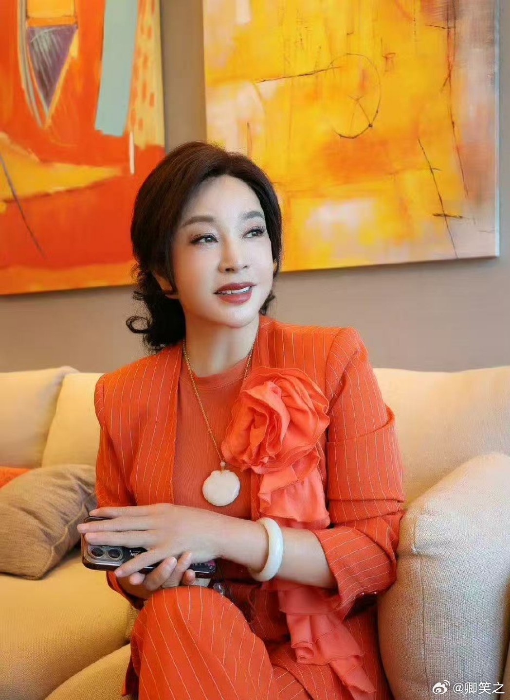 刘晓庆与外甥多年恩怨这场家族风波持续多年，外甥频频发声，刘晓庆低调应对。亲情在