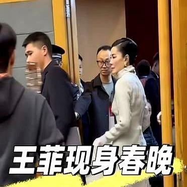 春晚四次联排，她一次没来。第五次，助理被拦在门外。她自己提着裙摆，一个人走