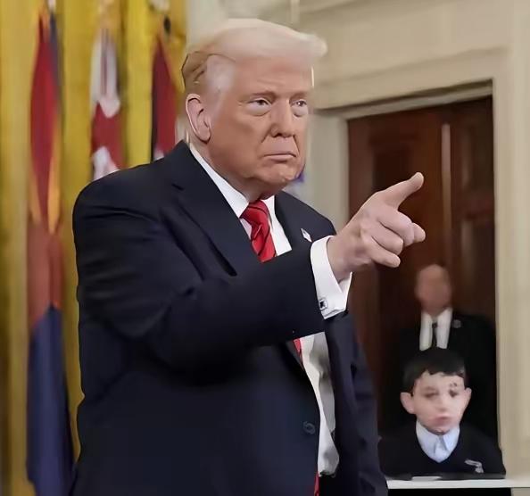 中国抛售61亿美元美债，美国经济疮痍毕露，特朗普急转直下求沟通，中国黄金储备与人民币结算成破局关键