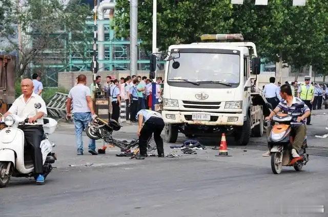 现在绝大多数中国人都有一个问题——买得起车，但开不起。不是说油费或者电费太贵，现