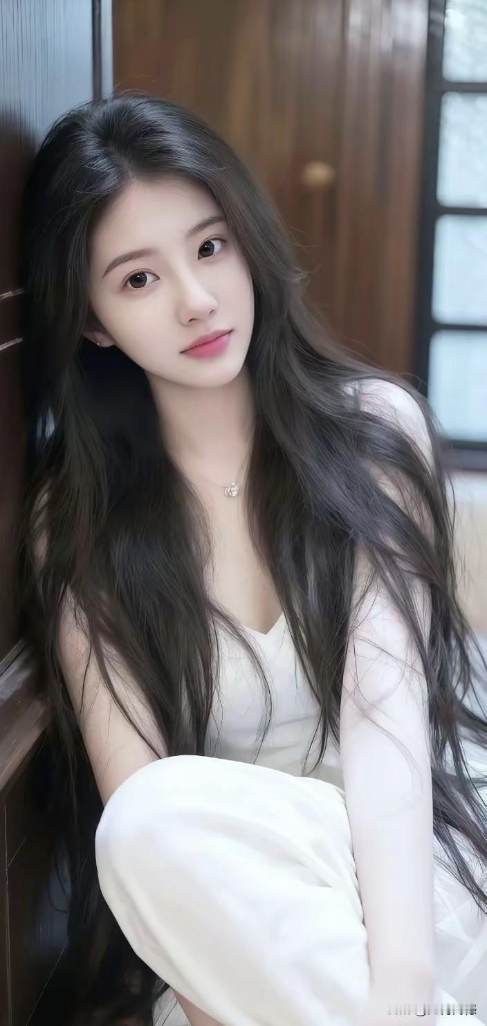 女孩非常的漂亮，而且非常的清纯，给人的感觉眼前一亮，因为很久没有看到这么清纯的女