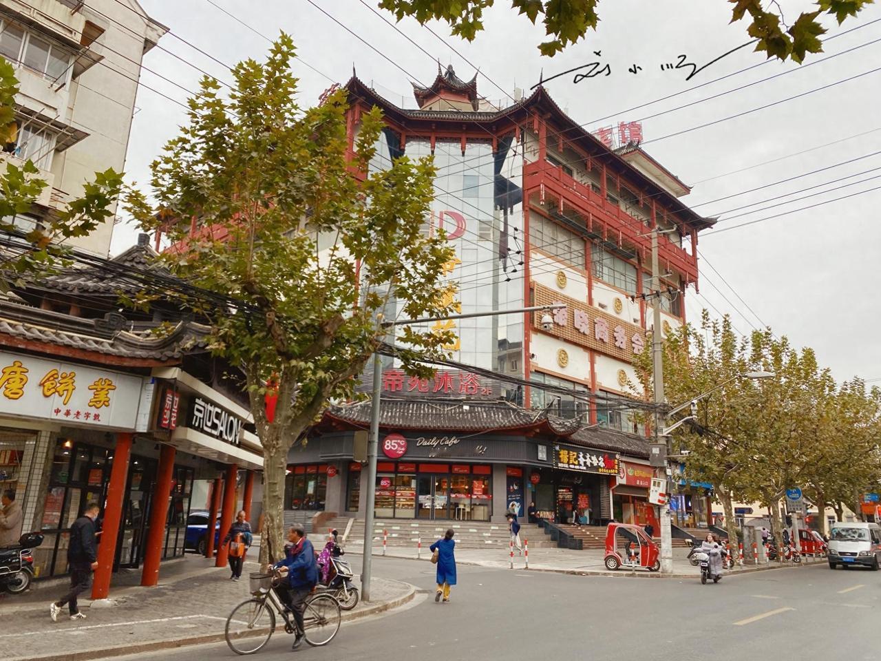 上海内环与中环之间的真如古镇，算是上海市区内少有的古镇，地理位置得天独厚，却长期