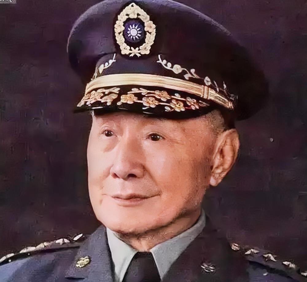 军统抓了何应钦的副官，何应钦怒斥戴笠：你连给我站岗的资格都没有！抗战时期，