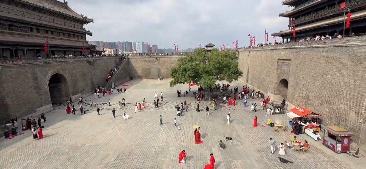 周生辰下时宜了好多时宜啊，周生如故最出圈的必须有时宜跳楼这个凄美的镜头！几年前的
