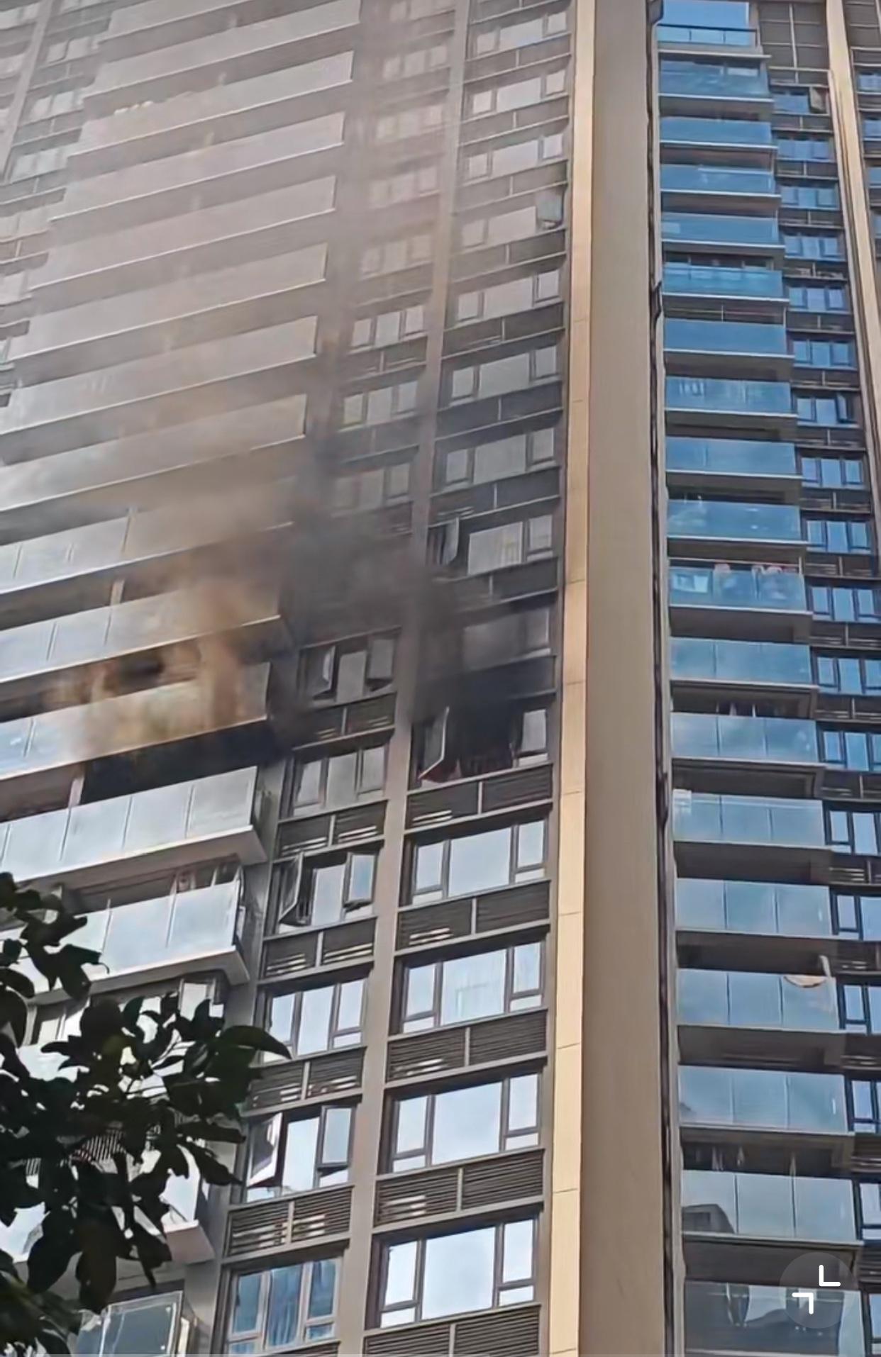 12月18日，珠海玺悦湾小区，有一业主因为喝醉酒，然后他就在业主群里发消息说要烧