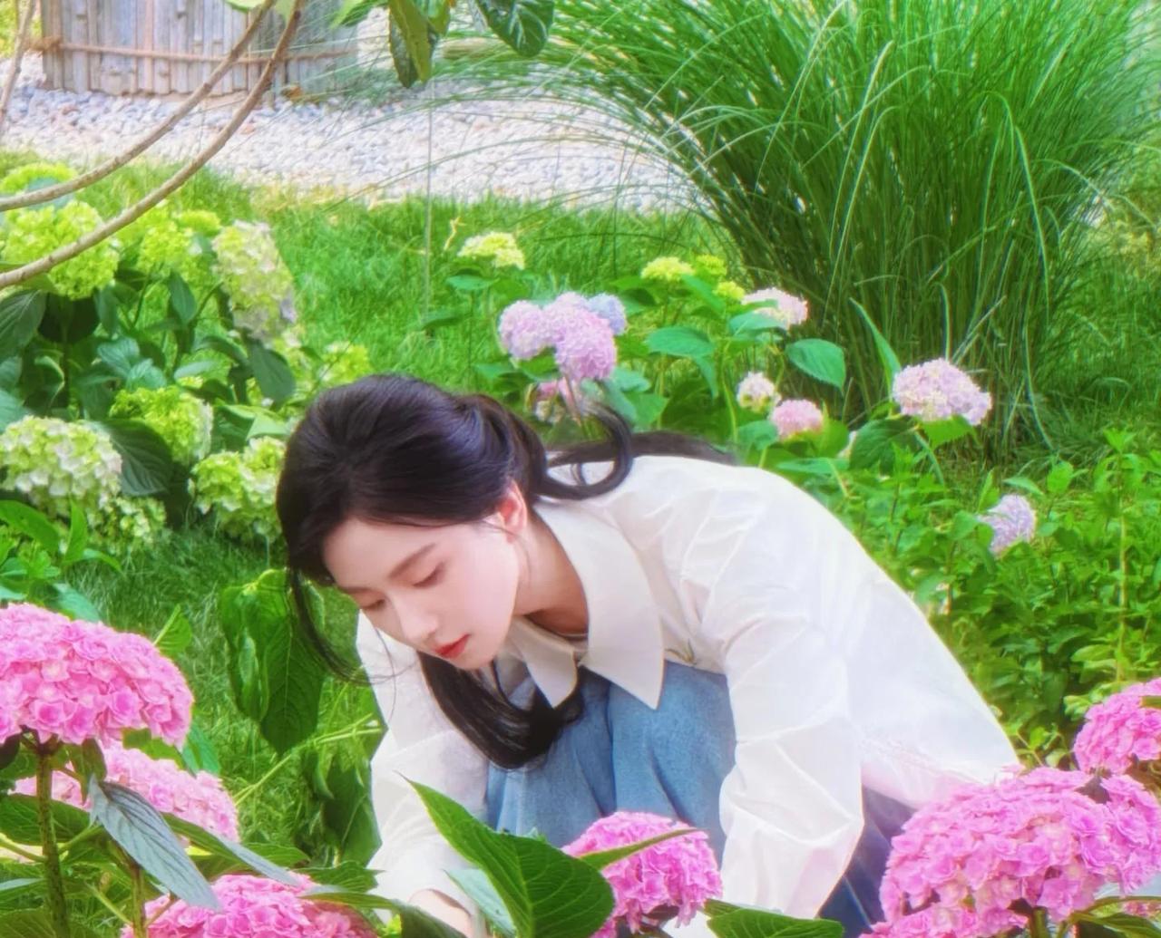 刘诗诗真的好适合这种节目啊，本身就是温婉大方的东方美人，最近参加《花开中国》