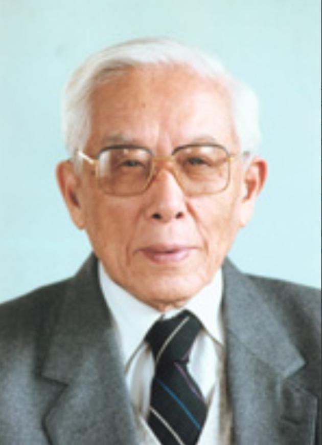 1993年，91岁的前北大校长周培源晨练回家后，对着妻子说：“我爱你！”妻子回看