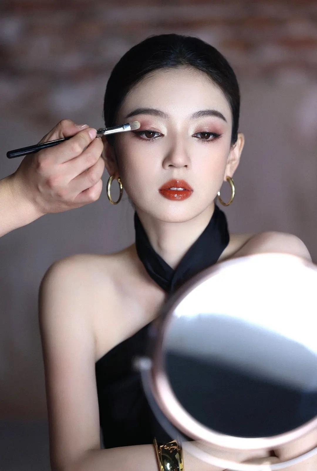 何瑞贤大光明造型就这么美​​​