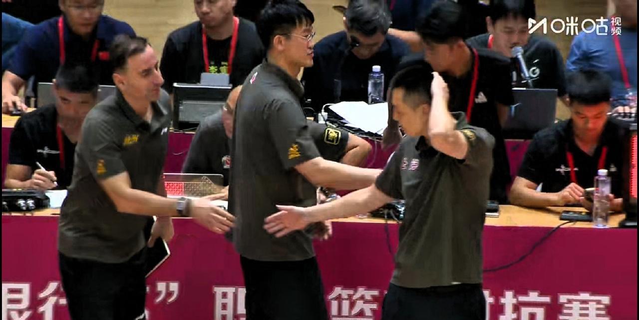 上海男篮下赛季想拿冠军太难了！热身赛73：77不敌广厦，上海全华班主力竟然被广厦