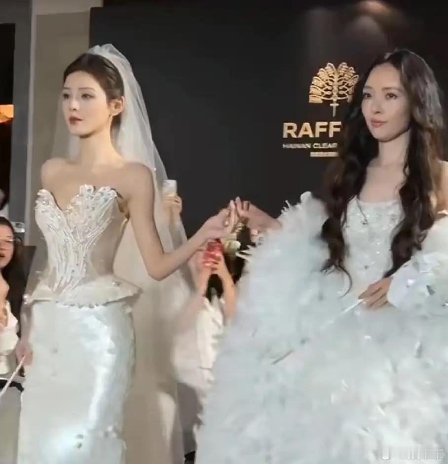 直到张予曦和郭碧婷同框，才明白有没有生育一眼就能看出来。郭碧婷没结婚之前是大美人