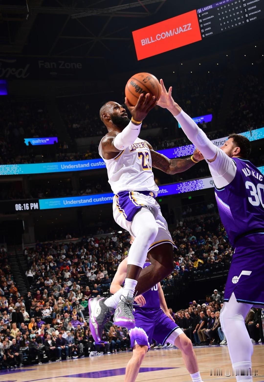 湖人三巨头合砍72分！湖人108：106险胜爵士，看看球员数据，谁是赢球功臣？！