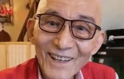 入戏太深。《繁花》拍完五年，游本昌始终没从“爷叔”里走出来。女儿游思涵说，他