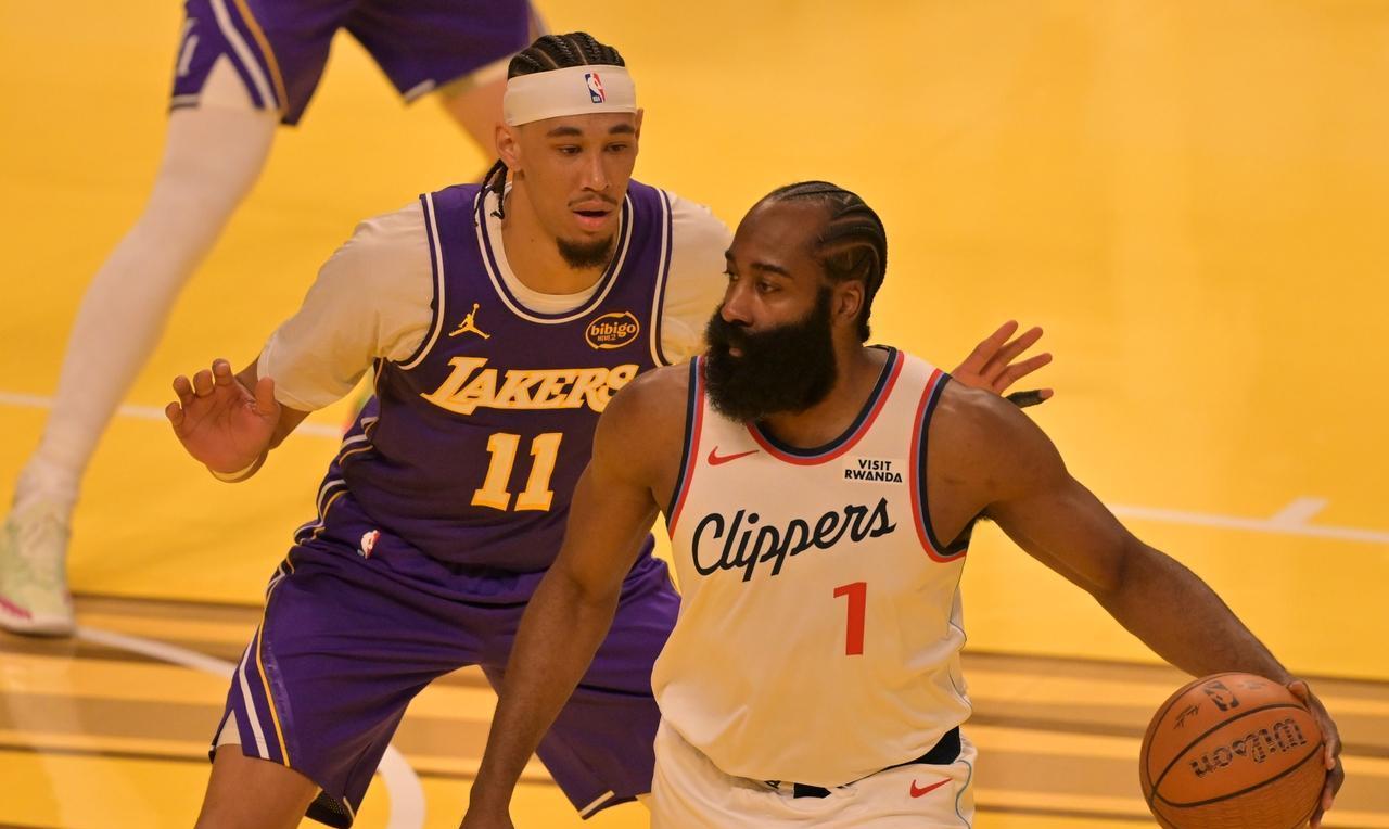 三节崩，老法拉利还是法拉利，快船也别换啥德罗赞，纯属搞笑！1、快船跟完整体湖人干