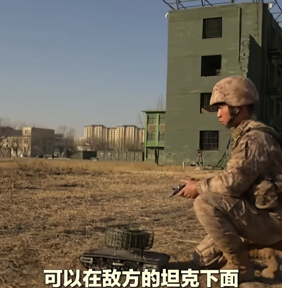 每天认识一件兵器背着一枚反坦克地雷的无人自爆小车，就问你怕不怕！