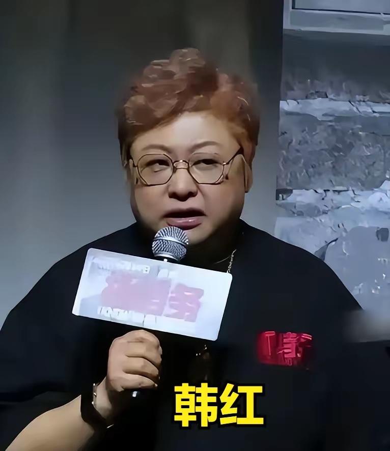 杨议这次直播说的这番话，真的是把老曲艺圈里“论底色看人”的通透劲儿全说透了。