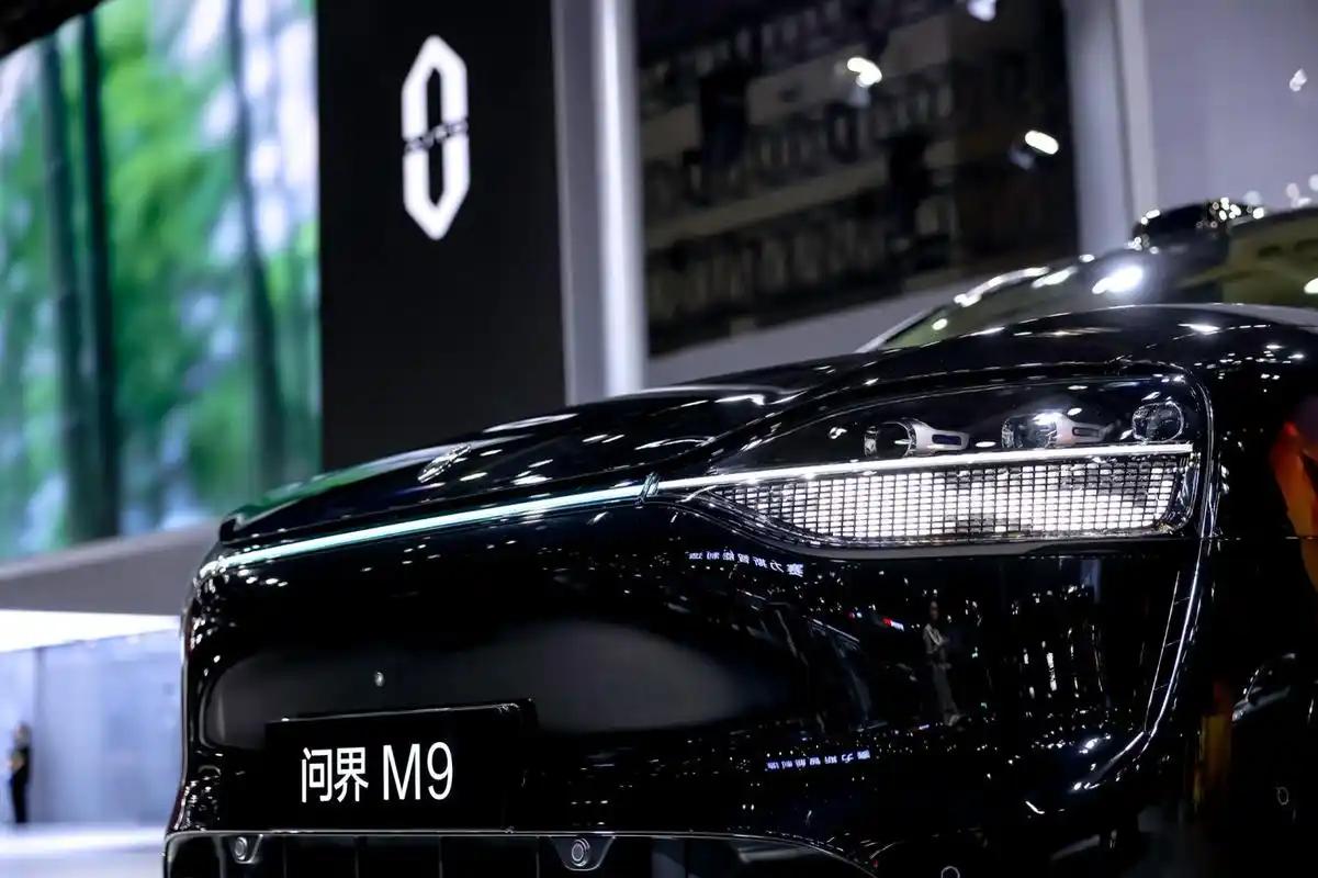 赛力斯官宣大撤退，9月17日，界面新闻从华为渠道了解到，不少经销商收到通知：明年