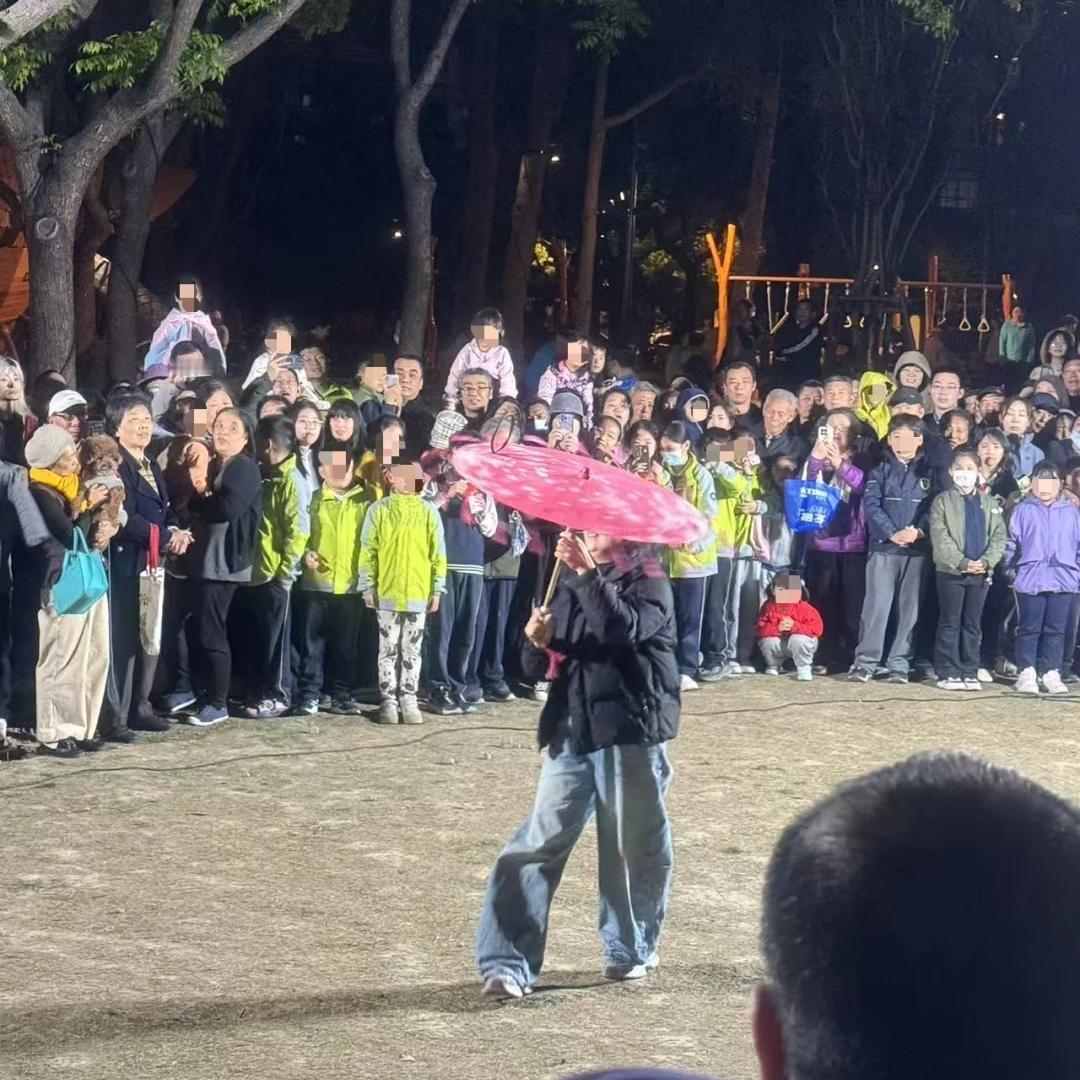 上海多区突然出现！孩子哭闹着非得要，家长无奈掏钱！多地网友：我们这儿也有……