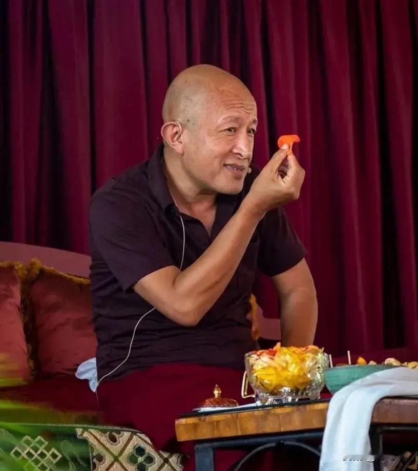 宗萨钦哲仁波切说：“接纳是自由的前提。只要你还有一件事，一个现象不能接纳你就不可