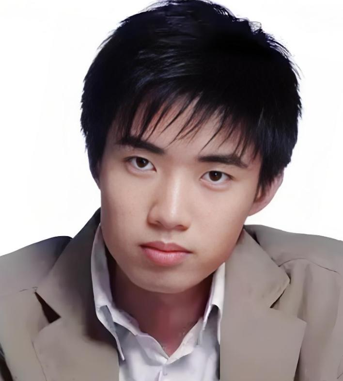 李想，毕业于石家庄市四十中学，高考前主动弃考，凭借超强自学能力、用户洞察力和知人