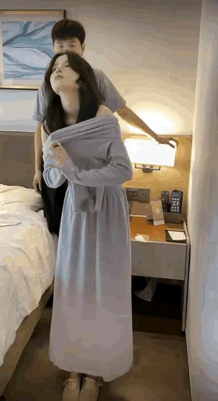 真羡慕别人找的男朋友，这是找了个保姆吧？