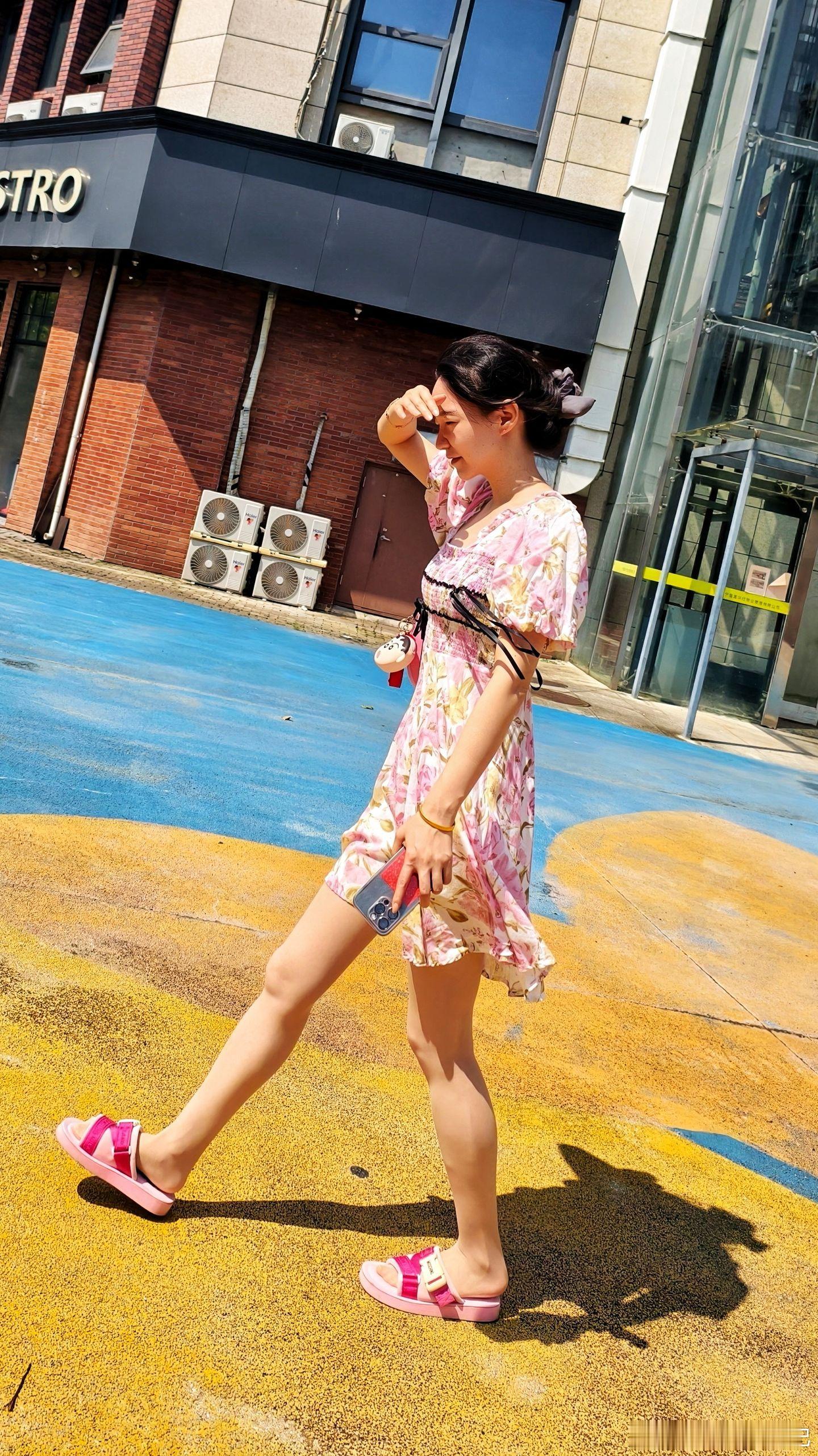 轻熟女神范儿中午真热美女