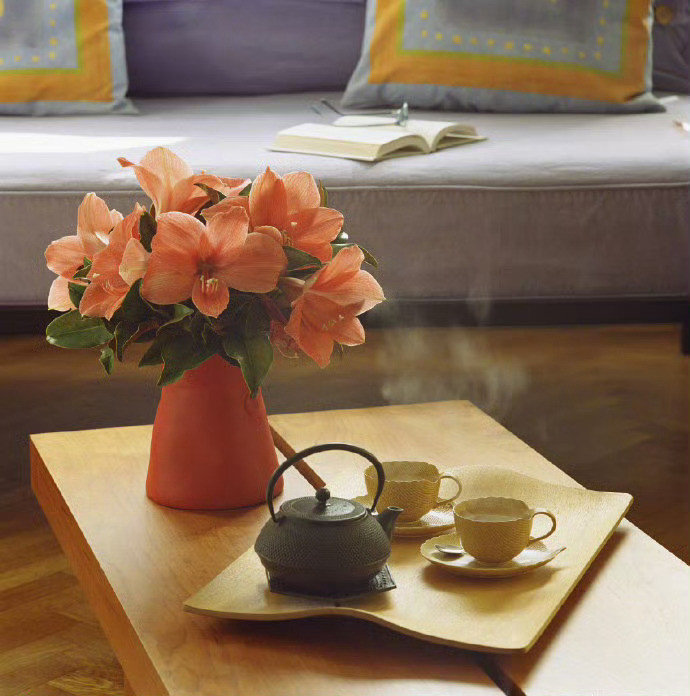 人都是活着活着就渐渐明白了：话不能随口，事不能随心，人不能随意。