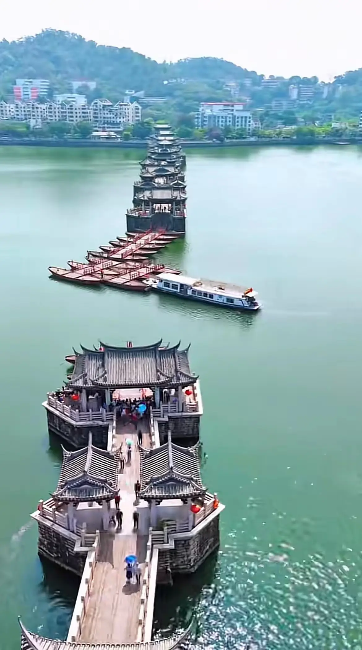 设计这条桥的真是人才。