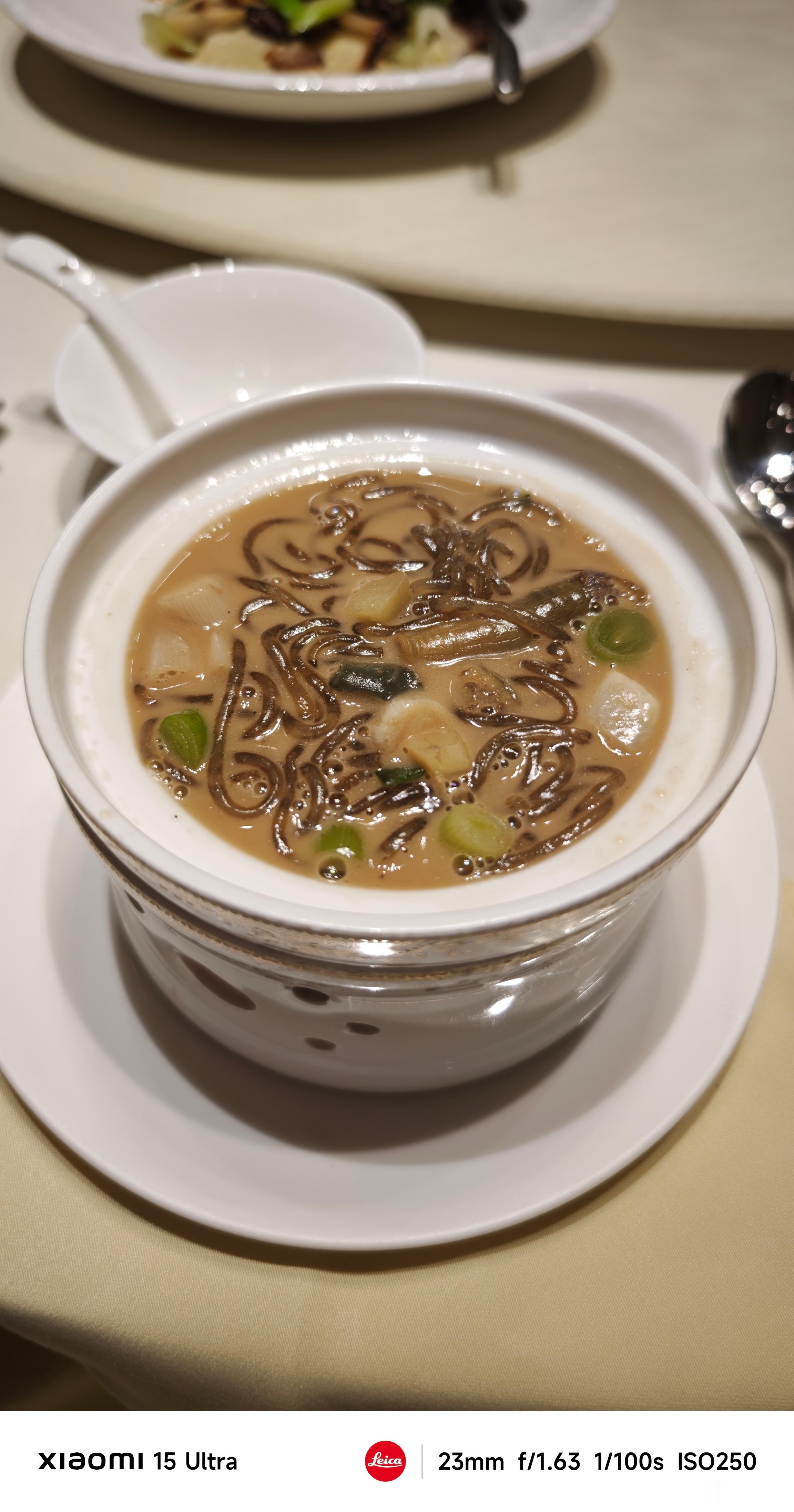 随便吃点，到处都是新荣记的“二创菜”