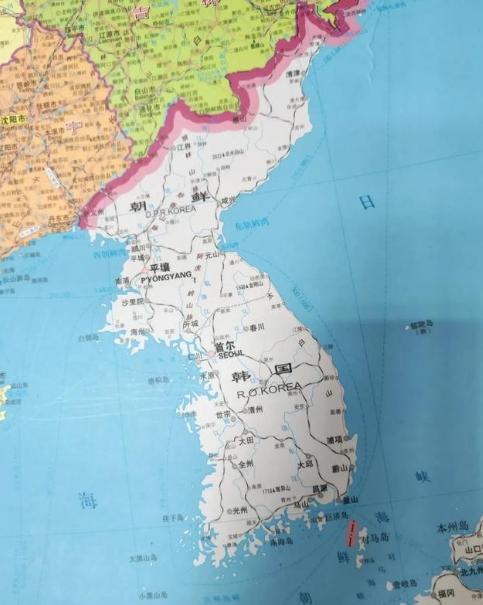 二战结束，朝鲜半岛一分为二，现在朝鲜人口2600余万，韩国5200多万，按照唯物