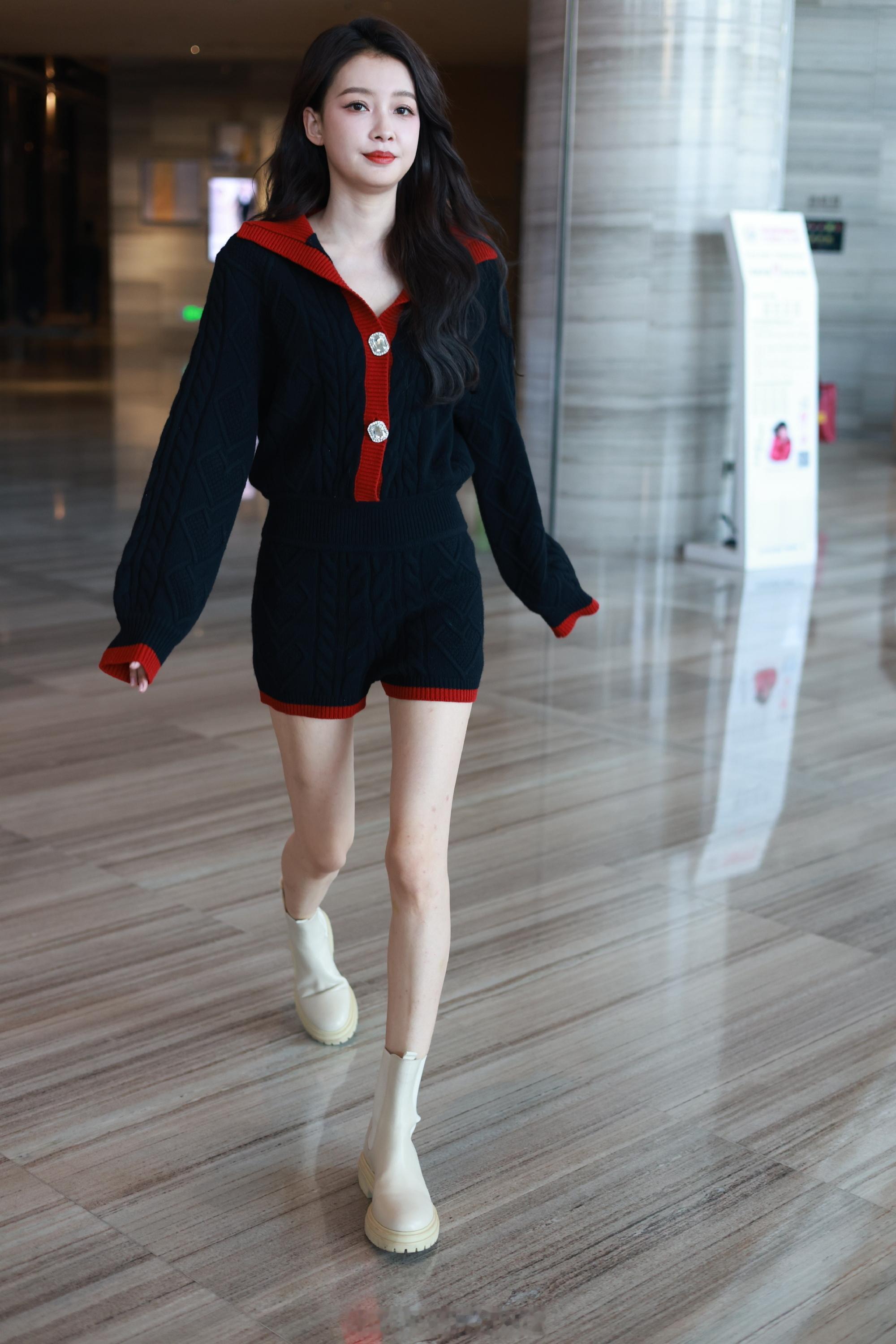 孙怡美腿随拍合集