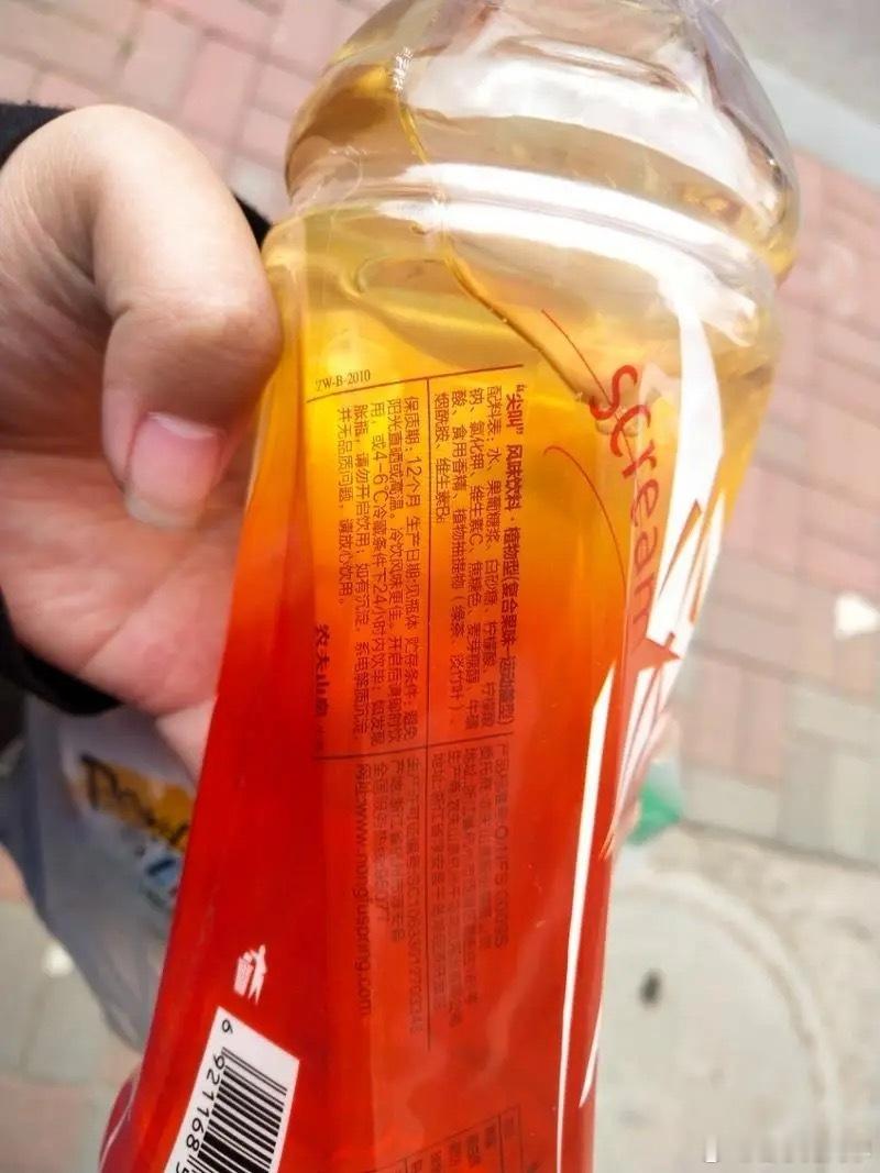 农夫山泉回应红色尖叫被炒至88一瓶绝版不是因为太难喝，没人买所以才绝版吗？为什么