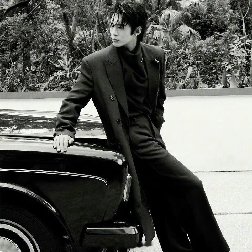 于适太适合这个风格了，又正又酷