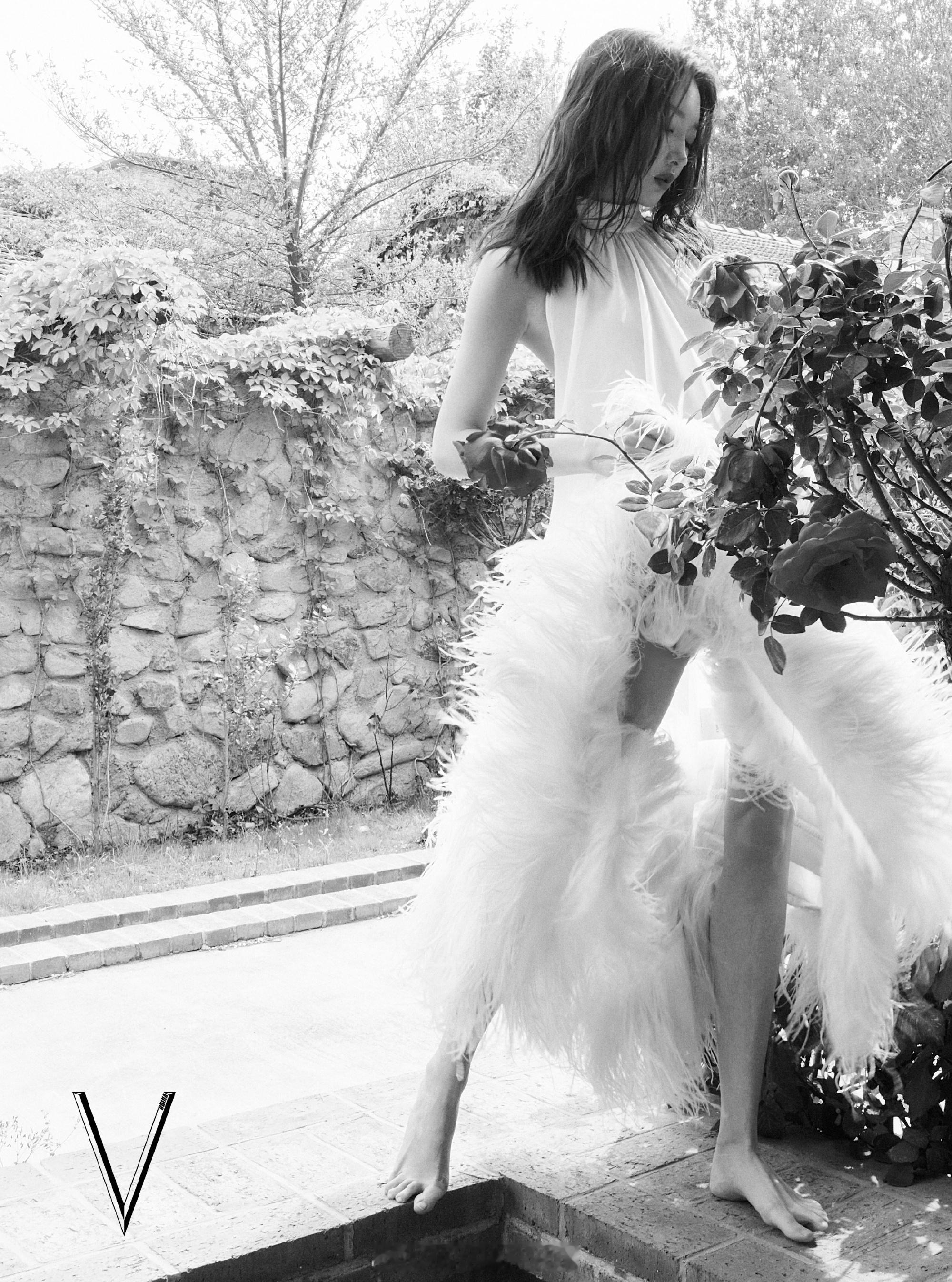 周冬雨身体情绪大片