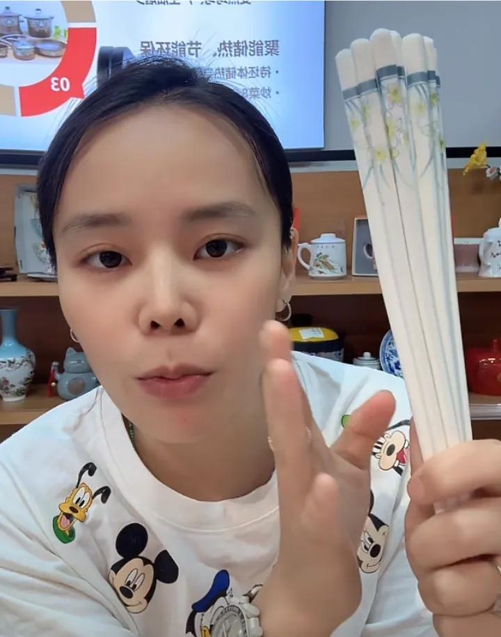 熊磊对于亲婆婆，说了一句意味深长的话：我也感谢大家关心我们的目前的生活动态！