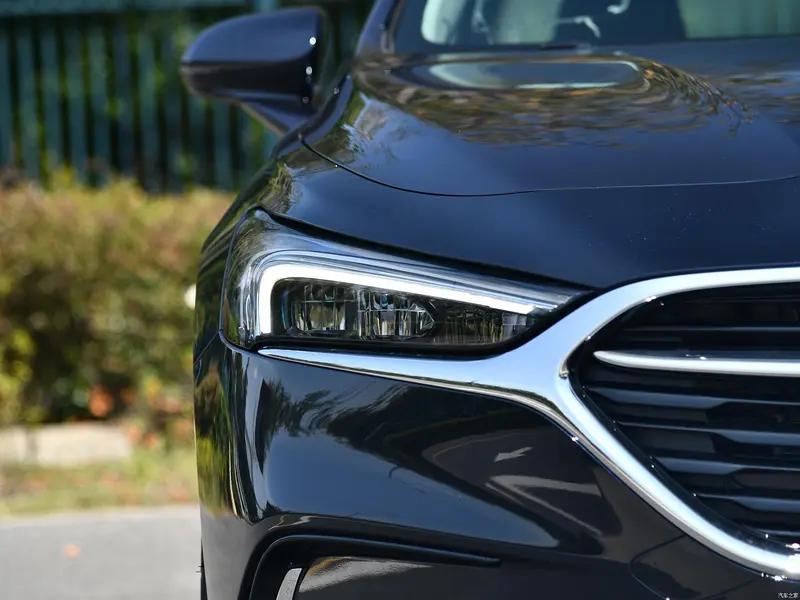 亚洲龙和别克君越都是不错的中型车，选哪个得看个人需求。从价格上，亚洲龙指导价1