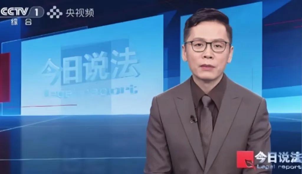 55岁这道坎，普通人都在掐着指头算退休日子，李晓东倒好，直接把央视的“铁饭碗”给