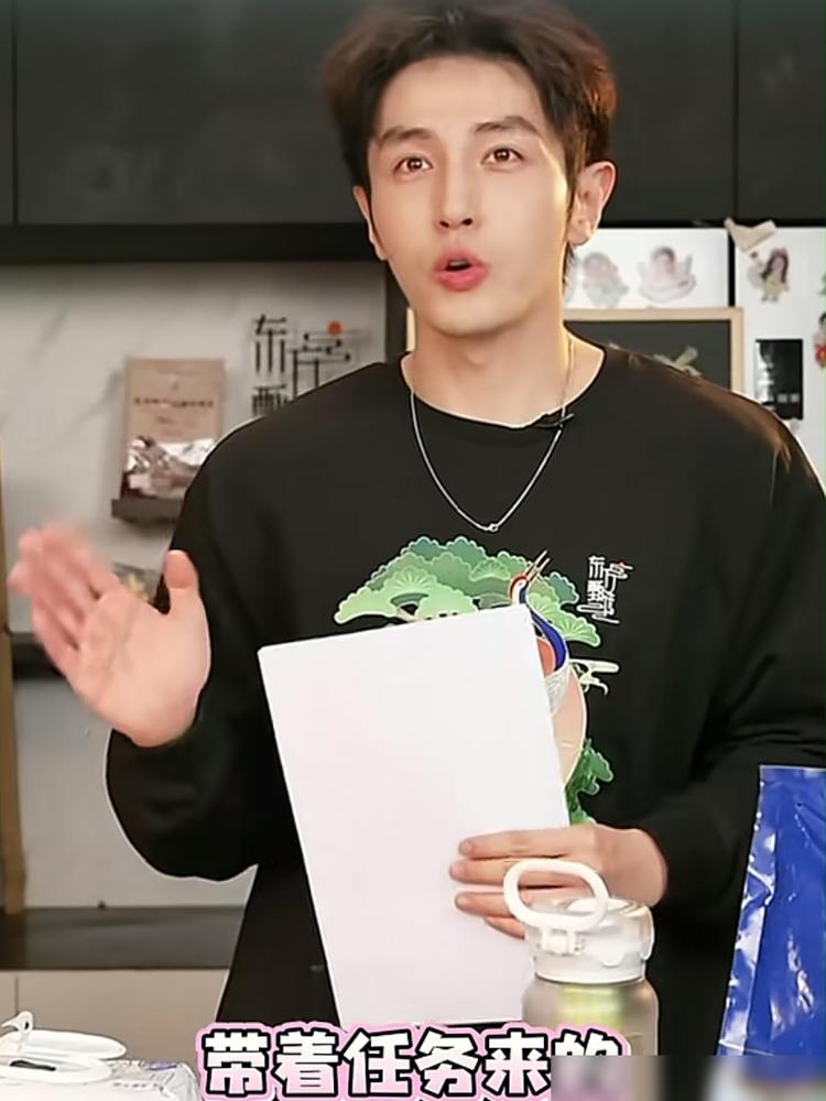 奋山直播间“硬怼”黑粉？你没看错，但这根本不是维护家乡情怀，而是东方甄选撕下温情