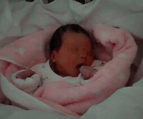 哺乳期妈妈的烦恼: 地铁上宝宝肚子饿了, 这样做错了吗?