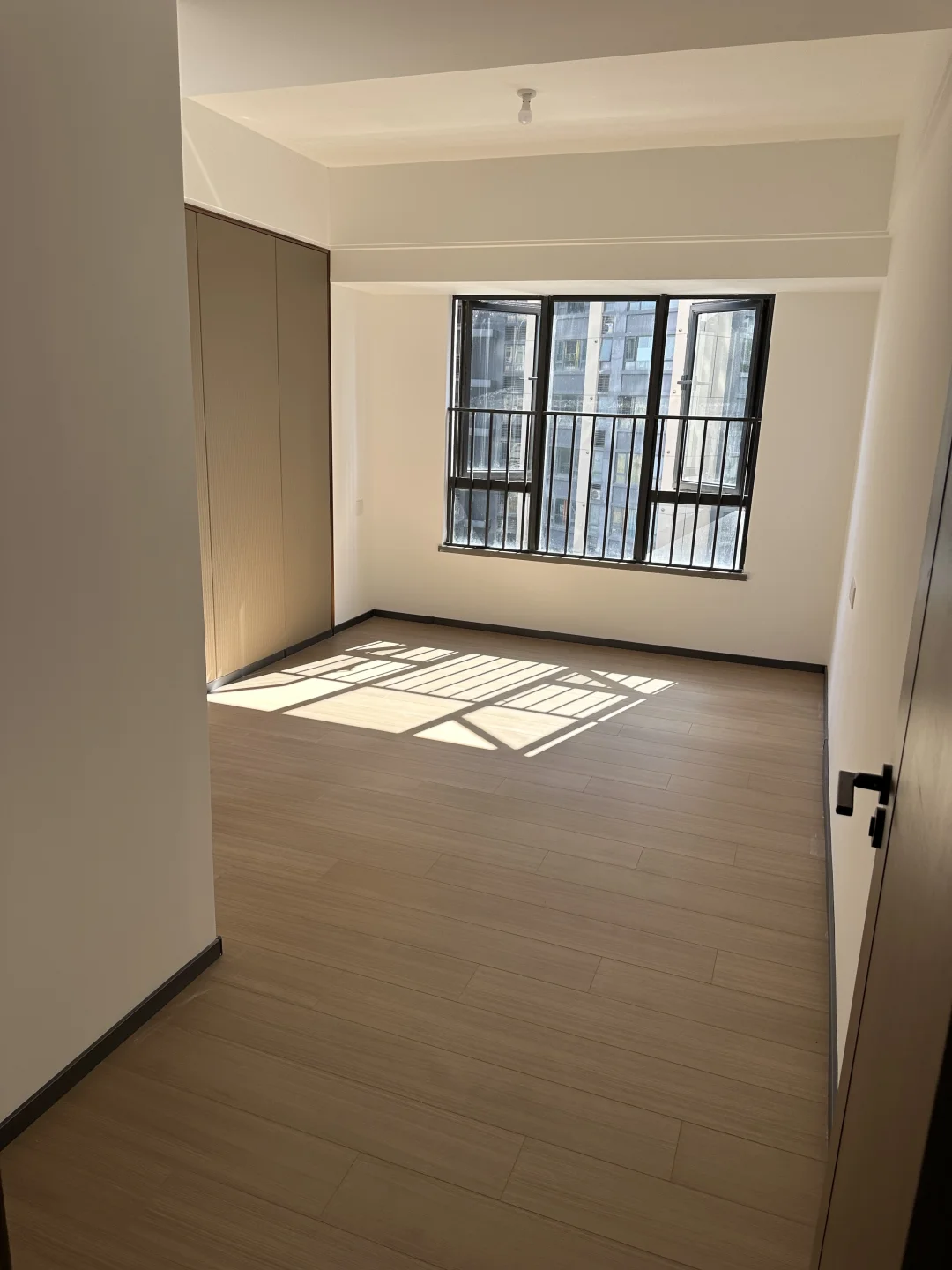 恭喜这位女士，结束了8年的租房生活！