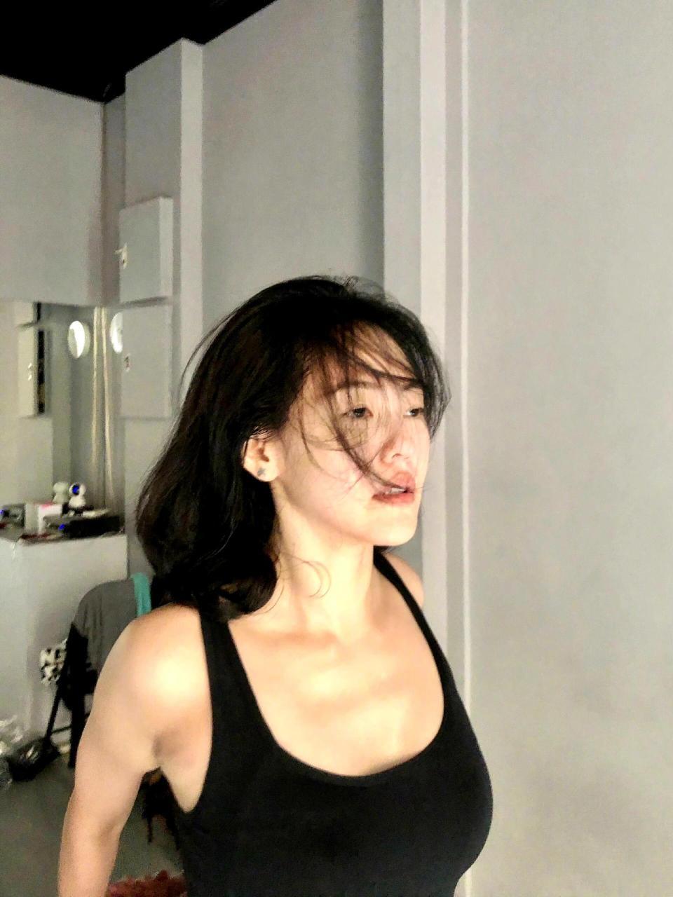 她是被姐姐宠爱长大的大S葬礼一个人都没请参加，就连大S的俩孩子都不通知给亲妈