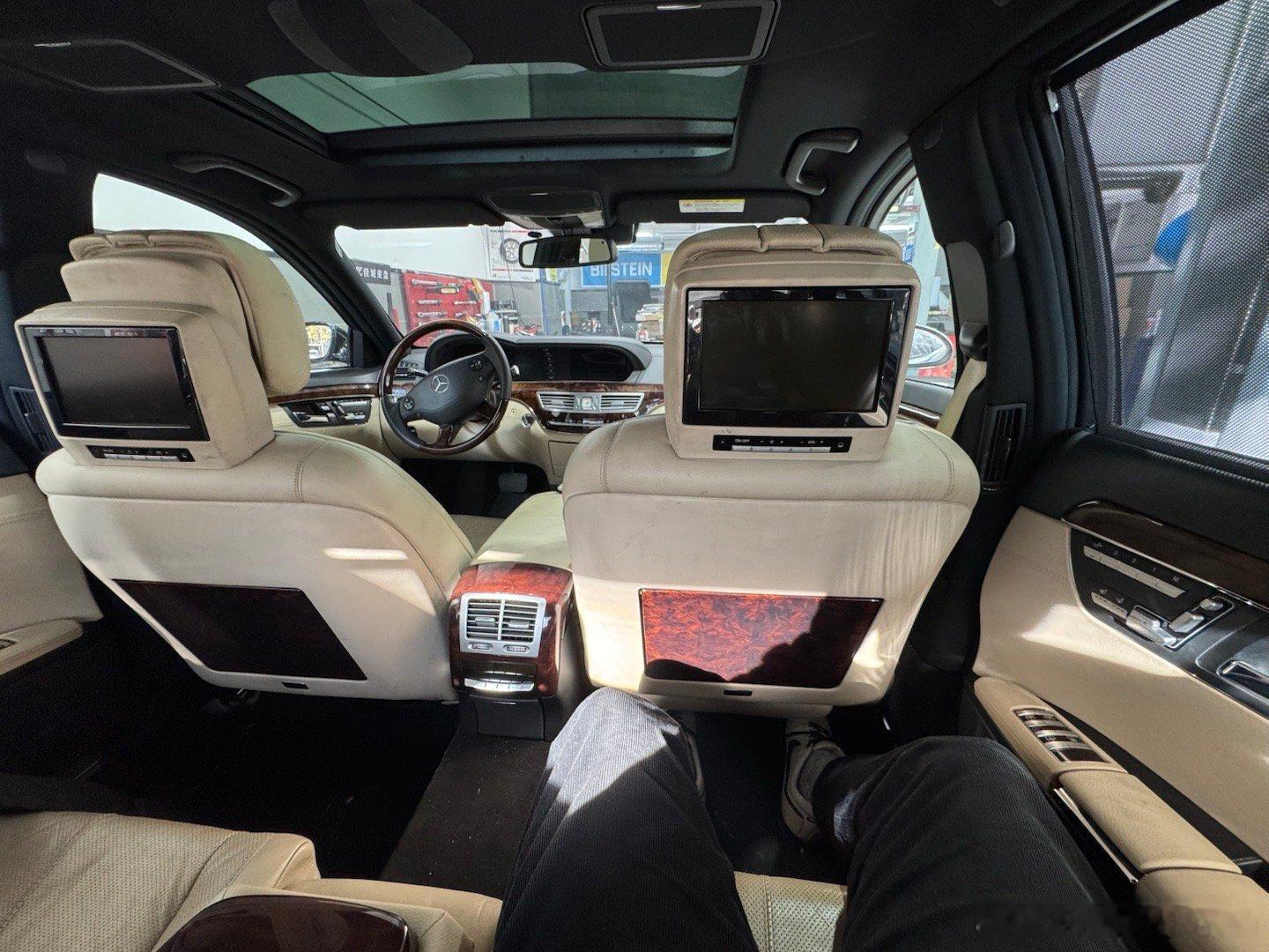 坐了下的前期款W221代奔驰S500，没忍住感叹一句：真舒服！座垫高度、长度怎