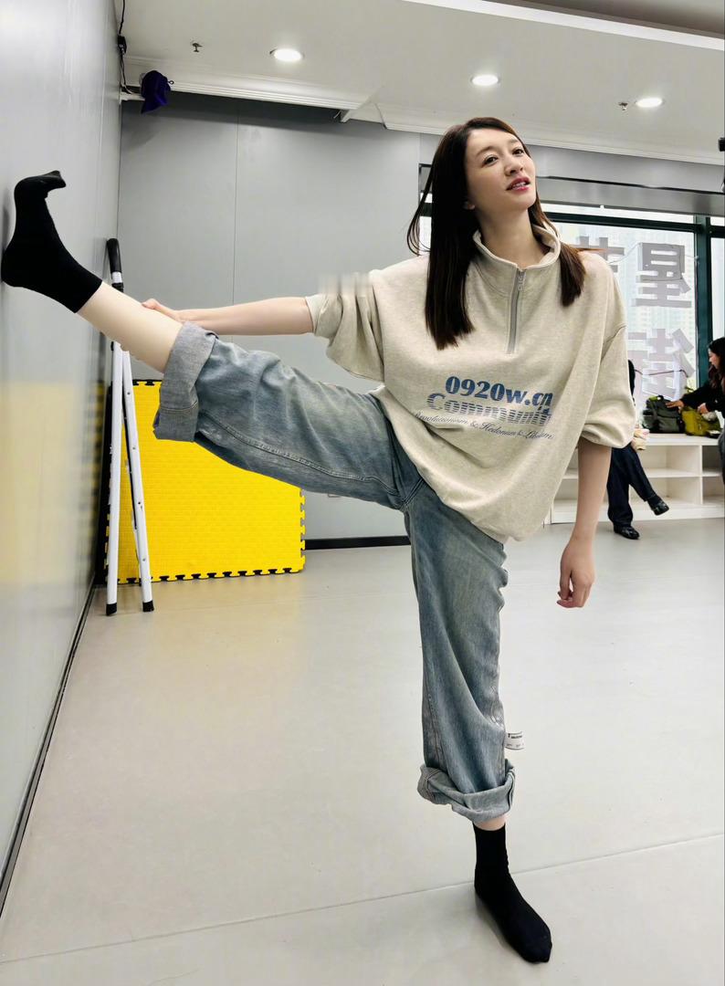 李小冉努力练歌游戏都不打了小冉太努力了，为了给大家带来更精彩的舞台，努力练歌游戏