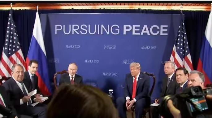 普京完全就是看热闹不嫌事大，格陵兰岛的局势本身就已经很紧张了，他又泼了两桶汽油。