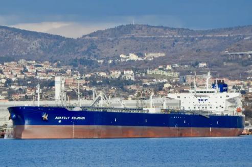 中俄油轮救援古巴失败，美海岸警卫队果断出手，中方被迫转向委内瑞拉！据专业海事分析