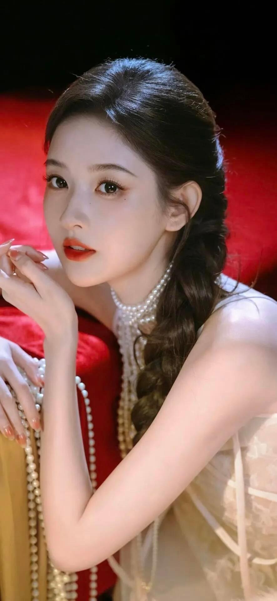 王玉雯白玉兰特邀嘉宾王玉雯出席白玉兰谁懂啊！看到王玉雯走上白玉兰红毯那一刻，我