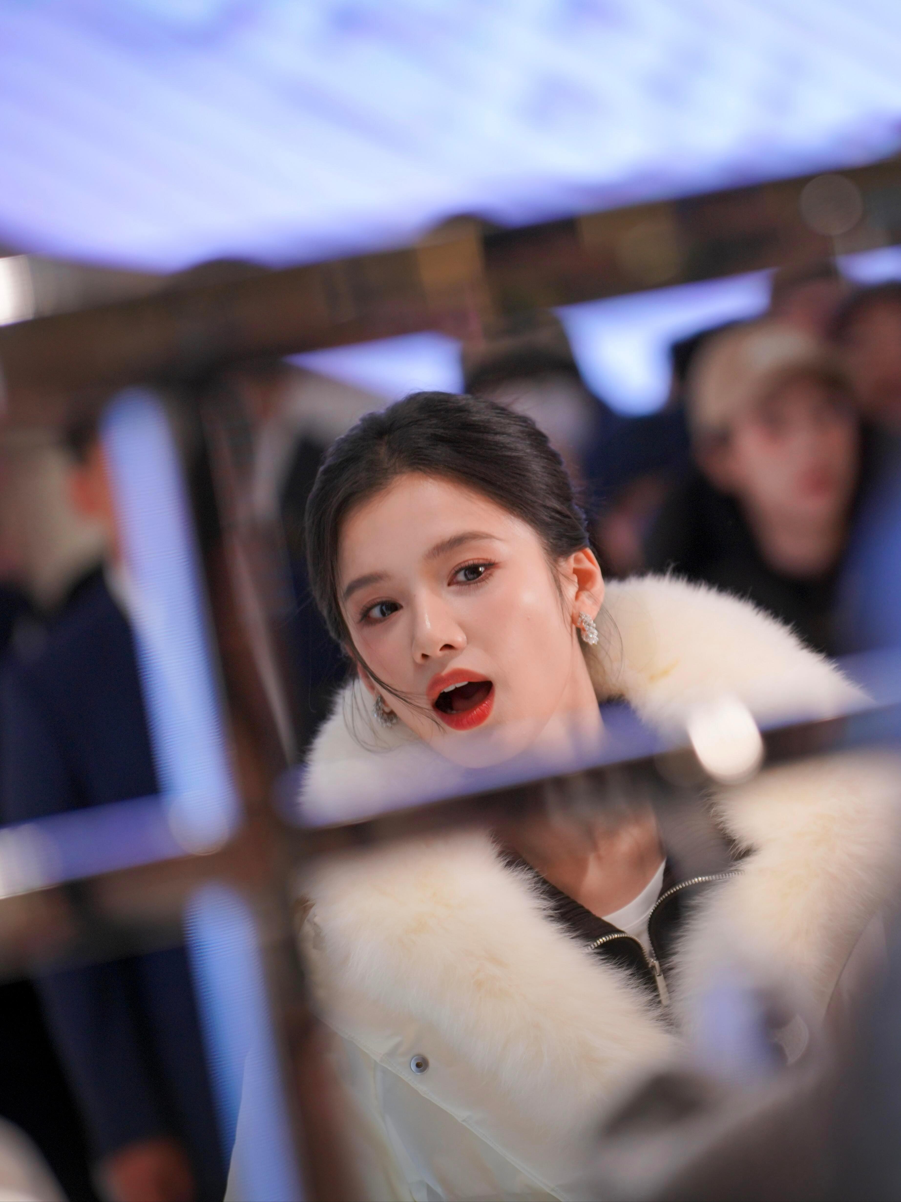 网友分享张婧仪今日线下活动生图这个眉骨有多优秀你们看生图啊啊啊啊